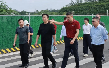 三江新區(qū)（臨港經(jīng)開區(qū)）黨工委委員、南溪經(jīng)開區(qū)管委會主任李勇率隊調(diào)研遠(yuǎn)東股份宜賓智能產(chǎn)業(yè)園